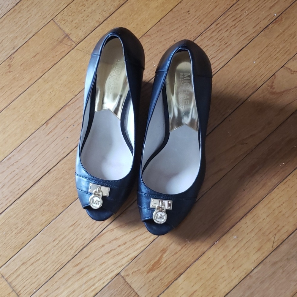 Shoes - Picture 3 of 3